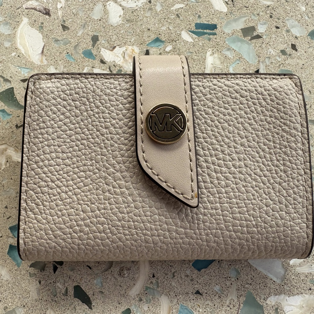 MICHAEL KORS CREDIT CARD/CHANGE WALLET